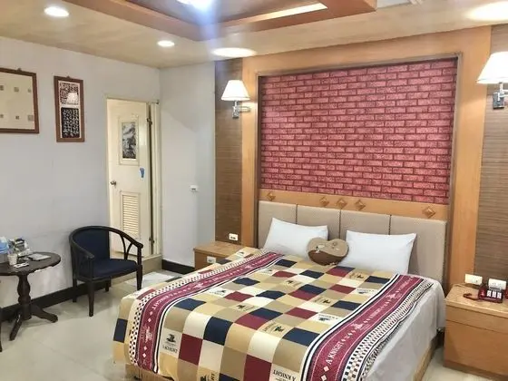 Deluxe Tek Büyük Yataklı Oda (205)