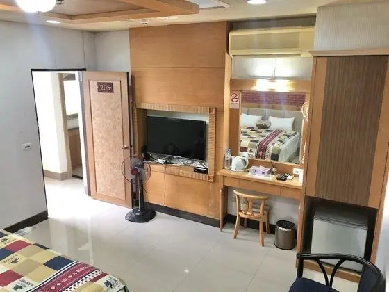 Deluxe Tek Büyük Yataklı Oda (205)