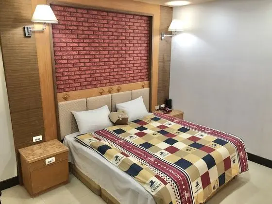 Deluxe Tek Büyük Yataklı Oda (205)