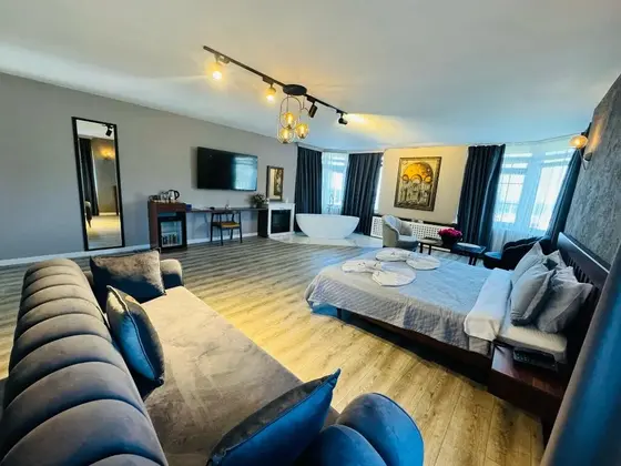 Queen Suite Oda
