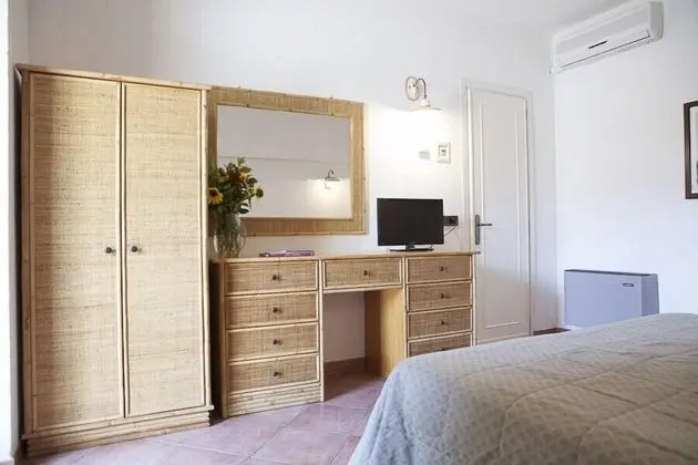 Basic Tek Büyük veya İki Ayrı Yataklı Oda