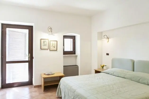 Basic Tek Büyük veya İki Ayrı Yataklı Oda