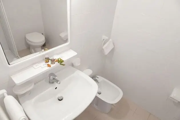 Basic Tek Büyük veya İki Ayrı Yataklı Oda