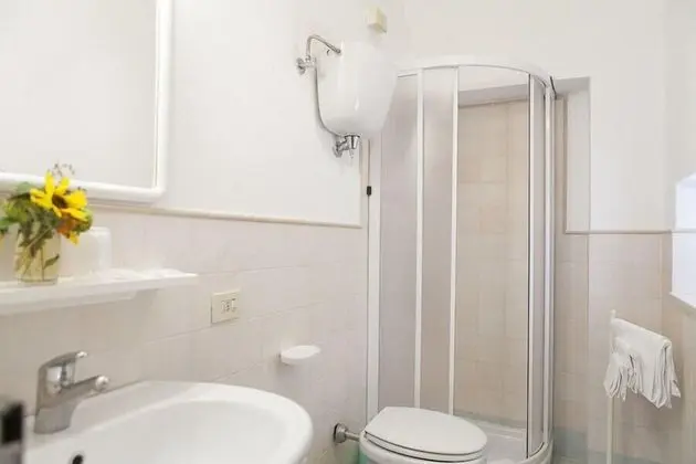 Basic Tek Büyük veya İki Ayrı Yataklı Oda