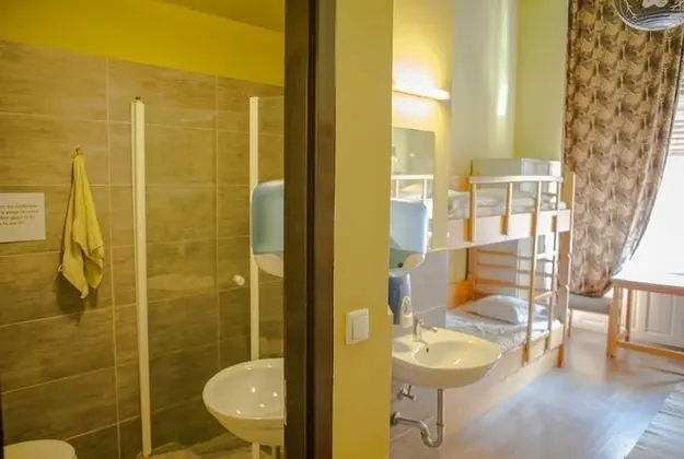 Private Room for 5 with Shared Bathroom