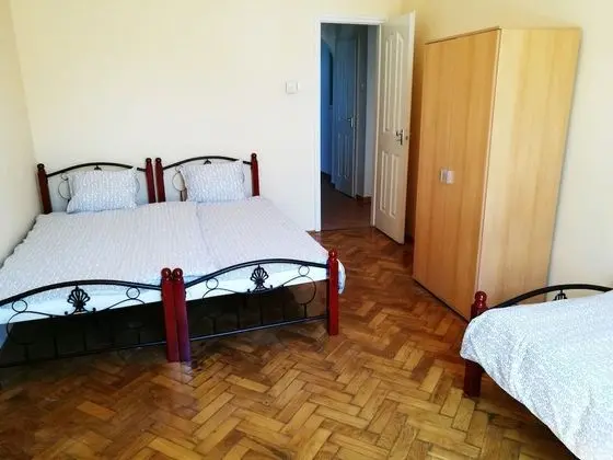 Private Room for 5 with Shared Bathroom