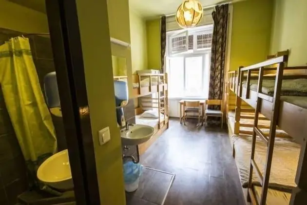 Private Room for 5 with Shared Bathroom