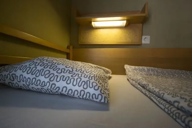Private Room for 6 with Shared Bathroom