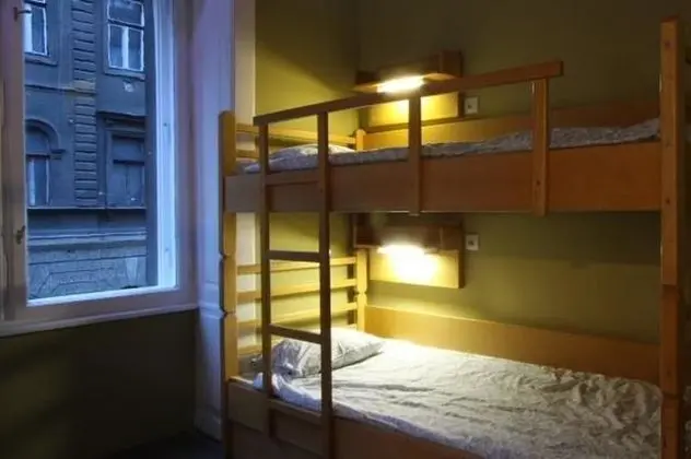 Private Room for 6 with Shared Bathroom