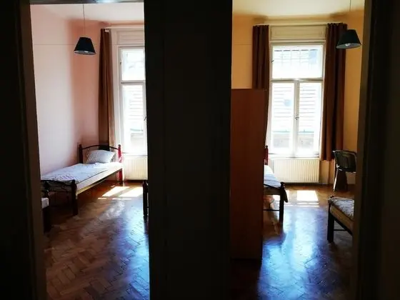 Tek Kişilik Oda, 1 Tek Kişilik Yatak, Ortak Banyo
