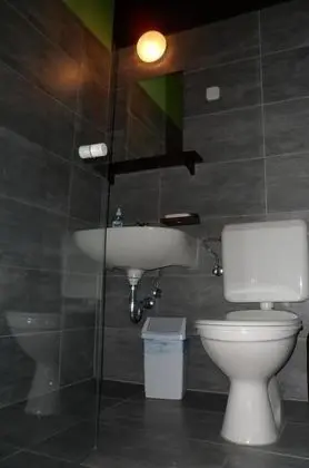 Tek Kişilik Oda, 1 Tek Kişilik Yatak, Ortak Banyo