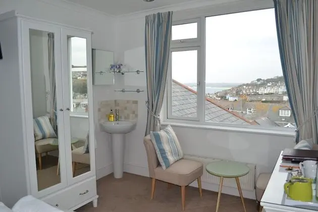Tek Büyük Yataklı Oda, Özel Banyo ((NOT ENSUITE))