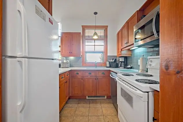 Condo 2 bedroom (235-4)