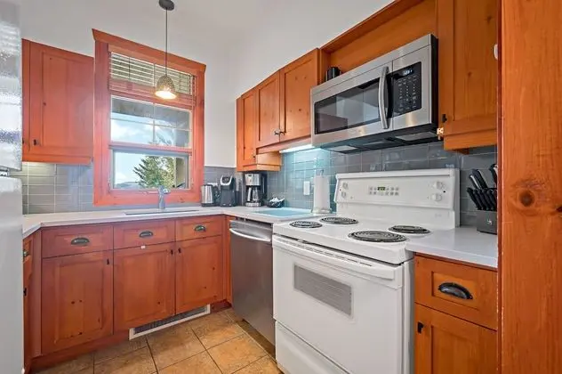 Condo 2 bedroom (235-4)