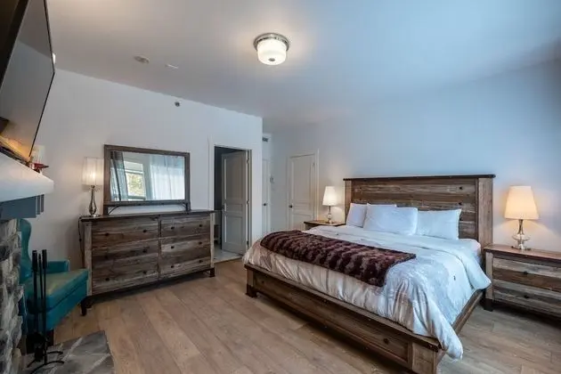 Condo 2 bedroom plus Den (229-4)