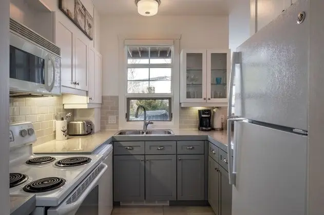 Condo 2 bedroom plus Den (229-4)