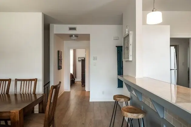 Condo 2 bedroom plus Den (229-4)