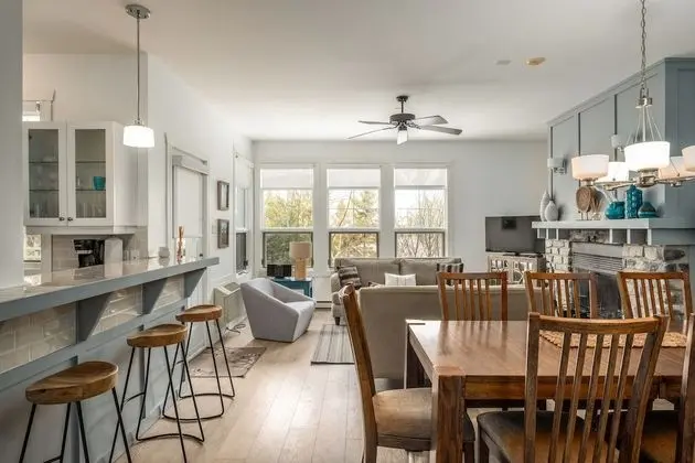 Condo 2 bedroom plus Den (229-4)