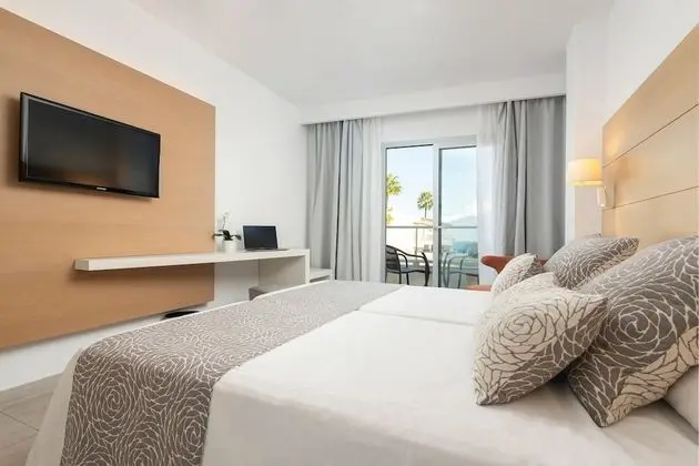 Tek Büyük Yataklı Oda, Balkon, Şehir Manzaralı