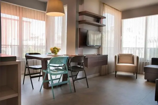 https://images.odamax.com/img/1024x768/odamax/image/upload/Trend_Suites_202511251354068_vintage_suit_5_.jpg