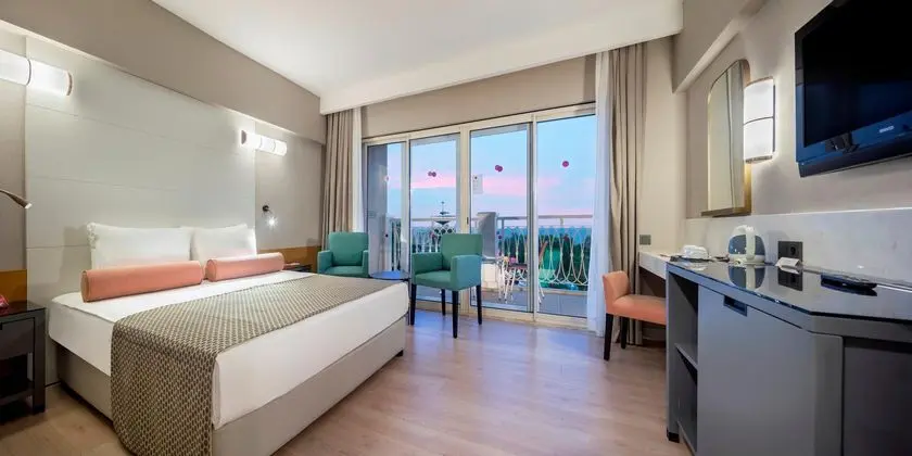 https://images.etstur.com/imgproxy/resize/2560x1440/files/images/hotelImages/etsrooms/1205/Trendy_Aspendos_Beach_20250917124758_0.jpg