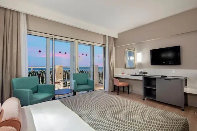 https://images.etstur.com/imgproxy/resize/2560x1440/files/images/hotelImages/etsrooms/1205/Trendy_Aspendos_Beach_20250917124758_1.jpg