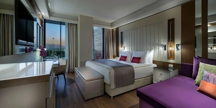 Kara Manzaralı Aile Suite