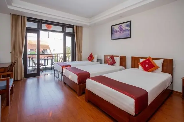 Deluxe Üç Kişilik Oda, Balkon, Havuz Manzaralı