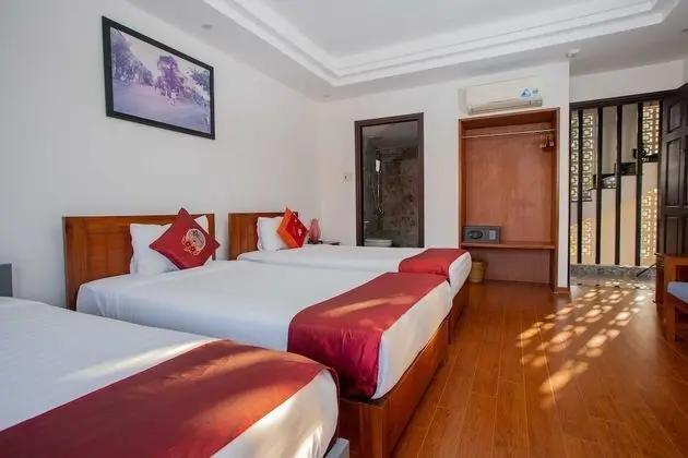 Deluxe Üç Kişilik Oda, Balkon, Havuz Manzaralı