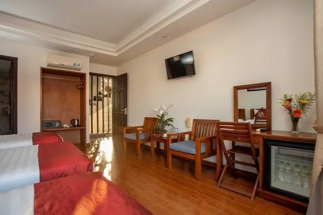 Deluxe Üç Kişilik Oda, Balkon, Havuz Manzaralı