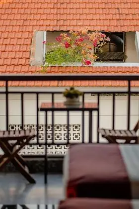 Deluxe Üç Kişilik Oda, Balkon, Havuz Manzaralı