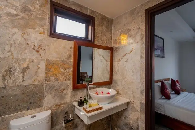 Deluxe Üç Kişilik Oda, Balkon, Havuz Manzaralı