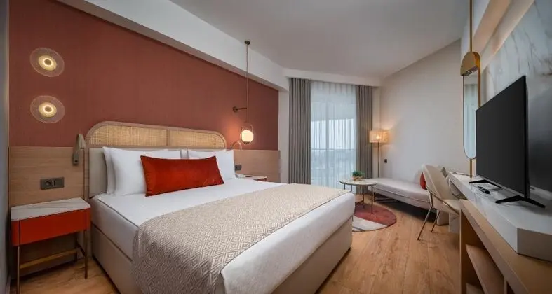 https://images.etstur.com/imgproxy/resize/2560x1440/files/images/hotelImages/etsrooms/1067/Trendy_Palm_Beach__Adults_Only__16___20250917135519_0.jpg
