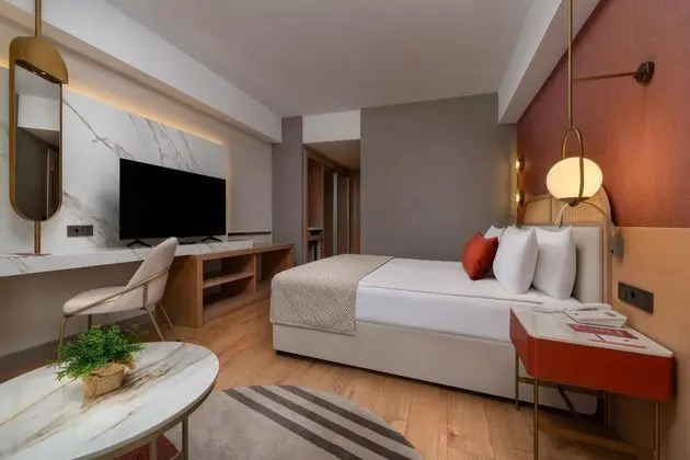 https://images.etstur.com/imgproxy/resize/2560x1440/files/images/hotelImages/etsrooms/1067/Trendy_Palm_Beach__Adults_Only__16___20250917135519_2.jpg
