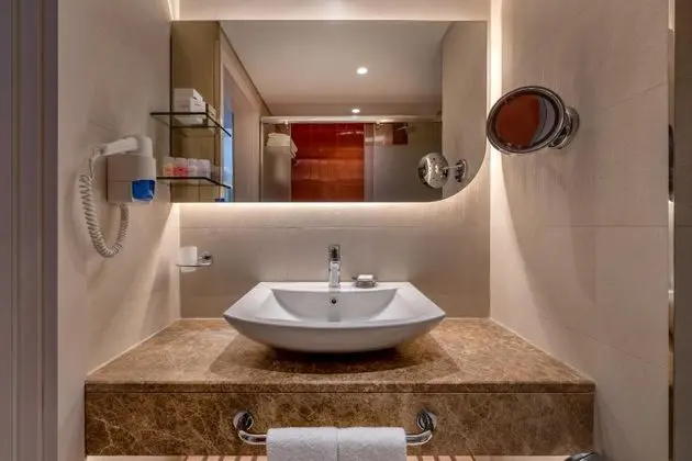 https://images.etstur.com/imgproxy/resize/2560x1440/files/images/hotelImages/etsrooms/1067/Trendy_Palm_Beach__Adults_Only__16___20250917135519_3.jpg