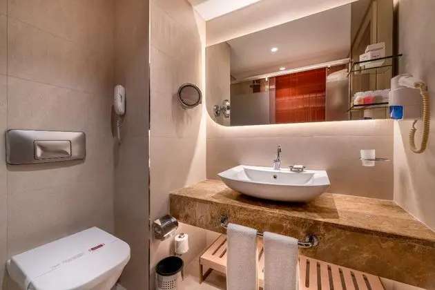 https://images.etstur.com/imgproxy/resize/2560x1440/files/images/hotelImages/etsrooms/1067/Trendy_Palm_Beach__Adults_Only__16___20250917135708_4.jpg