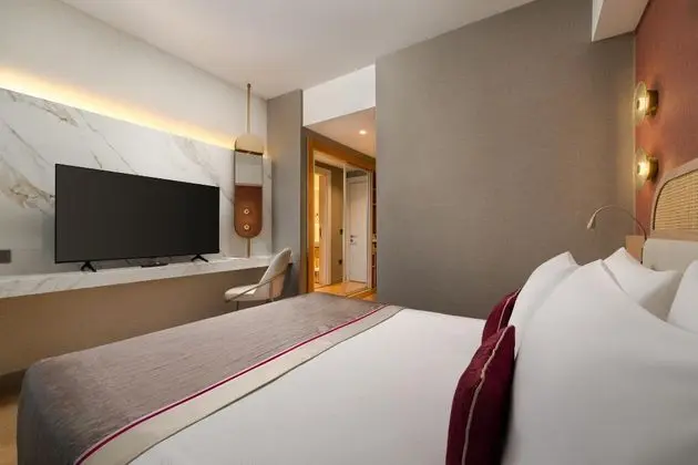 https://images.etstur.com/imgproxy/resize/2560x1440/files/images/hotelImages/etsrooms/1067/Trendy_Palm_Beach__Adults_Only__16___20250917135952_1.jpg