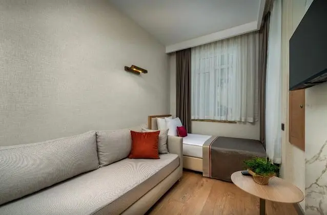 https://images.etstur.com/imgproxy/resize/2560x1440/files/images/hotelImages/etsrooms/1067/Trendy_Palm_Beach__Adults_Only__16___20250917135952_2.jpg