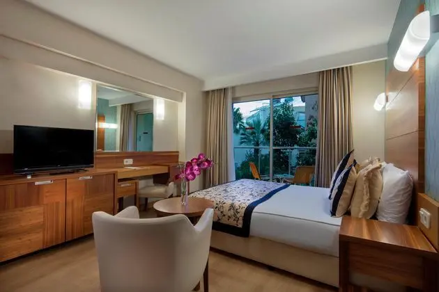 https://images.etstur.com/imgproxy/resize/2560x1440/files/images/hotelImages/etsrooms/1066/Trendy_Side_Beach__Adults_Only__16___20250917155845_3.jpg