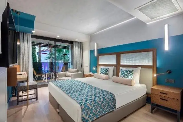 https://images.etstur.com/imgproxy/resize/2560x1440/files/images/hotelImages/etsrooms/1066/Trendy_Side_Beach__Adults_Only__16___20250917160121_4.jpg