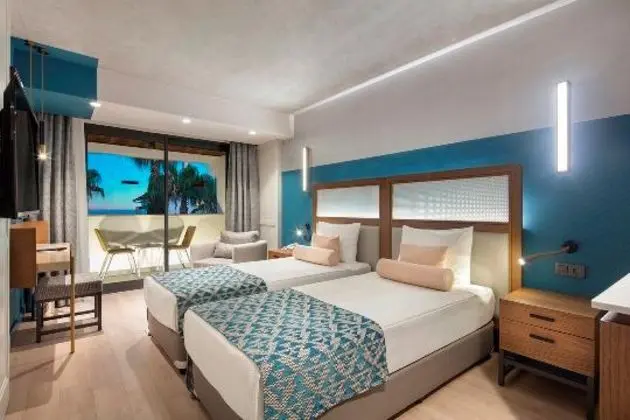https://images.etstur.com/imgproxy/resize/2560x1440/files/images/hotelImages/etsrooms/1066/Trendy_Side_Beach__Adults_Only__16___20250917160121_7.jpg