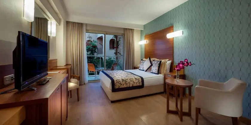 https://images.etstur.com/imgproxy/resize/2560x1440/files/images/hotelImages/etsrooms/1066/Trendy_Side_Beach__Adults_Only__16___20250917160923_0.jpg