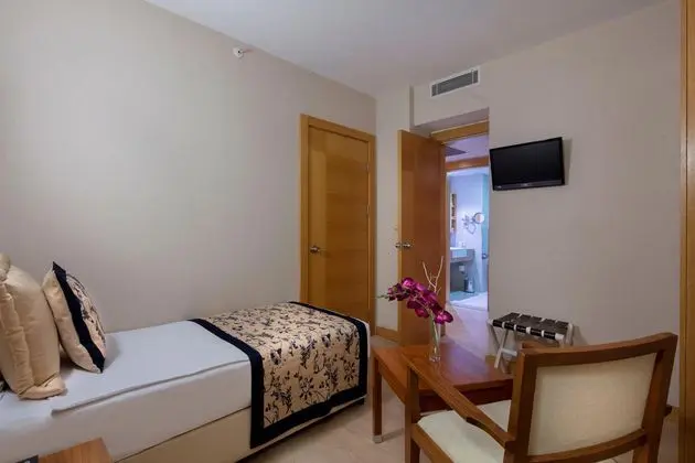 https://images.etstur.com/imgproxy/resize/2560x1440/files/images/hotelImages/etsrooms/1066/Trendy_Side_Beach__Adults_Only__16___20250917160924_2.jpg