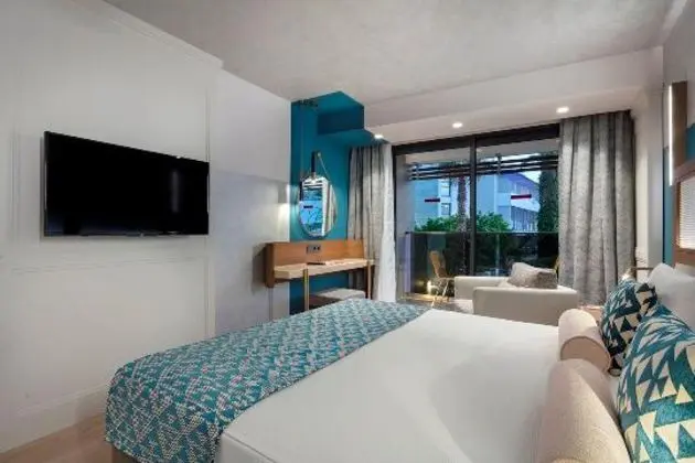 https://images.etstur.com/imgproxy/resize/2560x1440/files/images/hotelImages/etsrooms/1066/Trendy_Side_Beach__Adults_Only__16___20250917161052_0.jpg