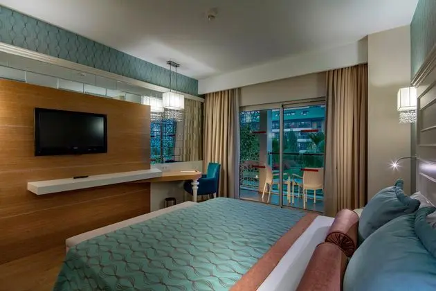 https://images.etstur.com/imgproxy/resize/2560x1440/files/images/hotelImages/etsrooms/1065/Sentido_Trendy_Verbena_Beach_20250917162101_1.jpg