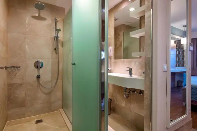 https://images.etstur.com/imgproxy/resize/2560x1440/files/images/hotelImages/etsrooms/1065/Sentido_Trendy_Verbena_Beach_20250917162103_4.jpg