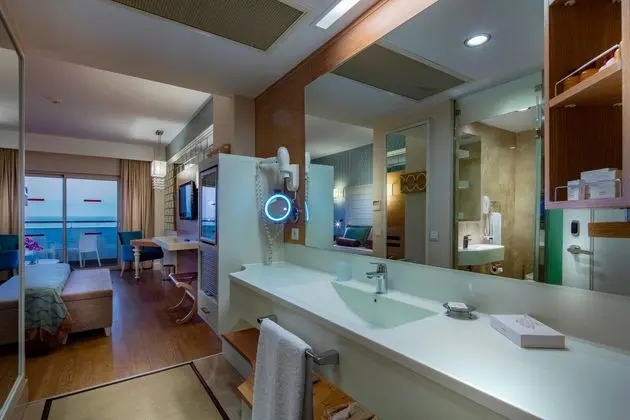 https://images.etstur.com/imgproxy/resize/2560x1440/files/images/hotelImages/etsrooms/1065/Sentido_Trendy_Verbena_Beach_20250917162222_2.jpg
