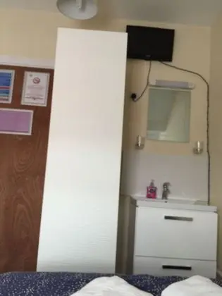 Tek Büyük Yataklı Oda, Ortak Banyo