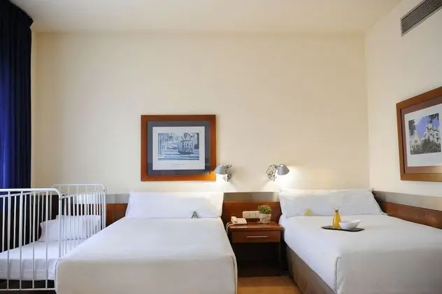 Family Oda (2 adults 2 children)