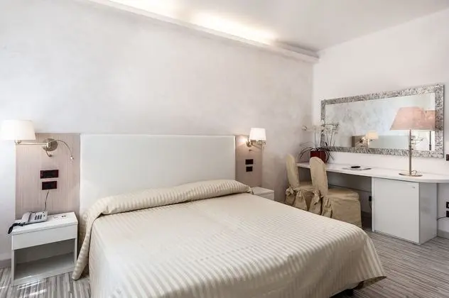 Superior Tek Büyük Yataklı Oda